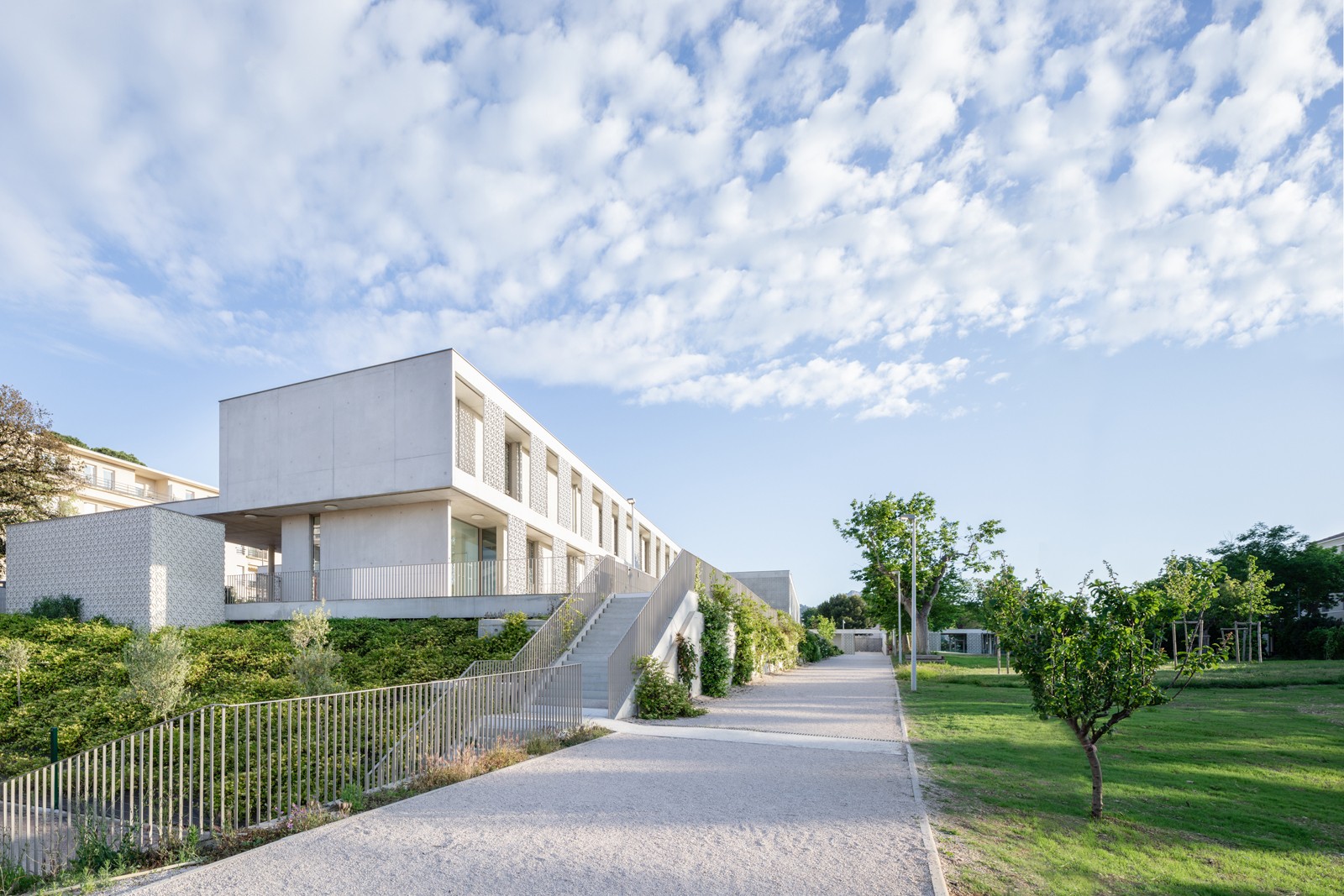 Institut Ste Trinité-photo non libre de droits-MD-23